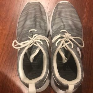100% Authentic Nike Grey and White Roshe Sneakers